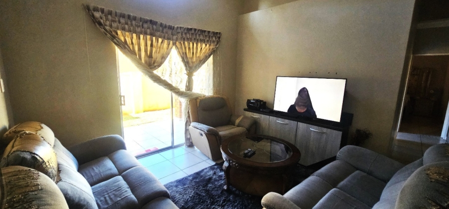 To Let 3 Bedroom Property for Rent in Waterval East North West
